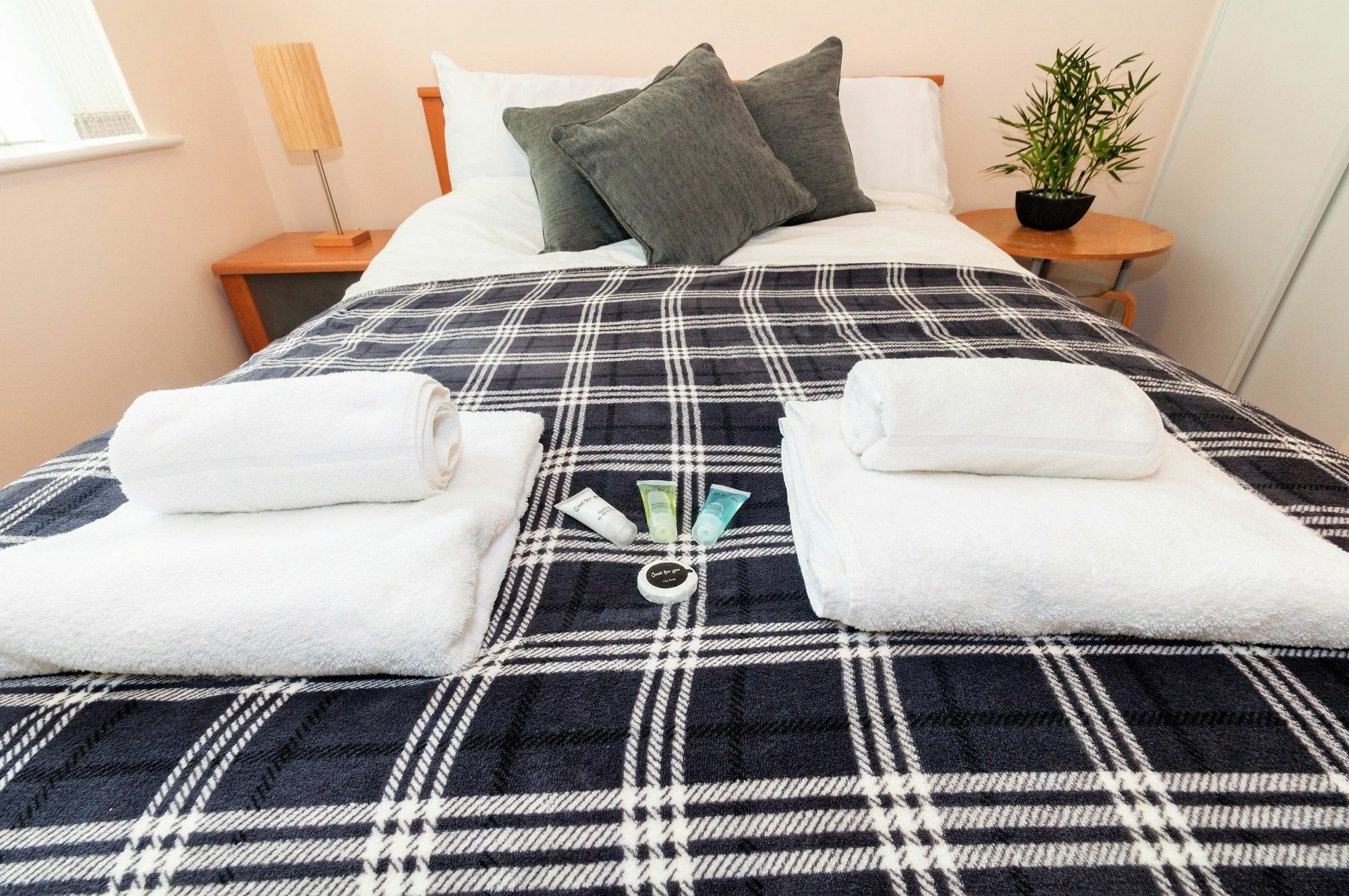 Greek Street Suites Лийдс Екстериор снимка